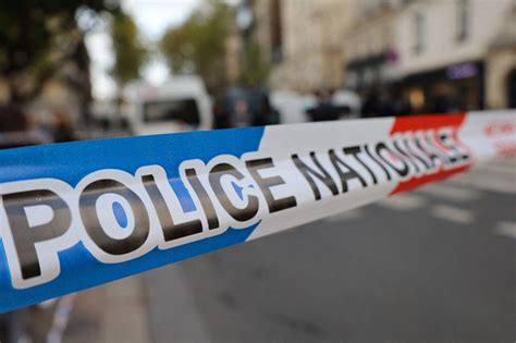 Un jeune homme de 24 ans poignardé à mort à Paris un suspect mis en