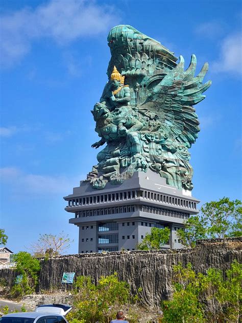 Monumen Garuda Wisnu Kencana Statue - IMAGESEE