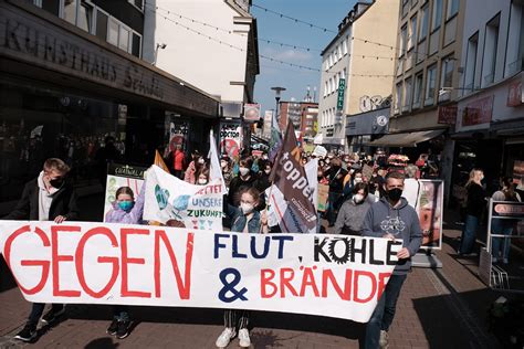 Fridays For Future Teilnehmer Demonstrieren In Recklinghausen