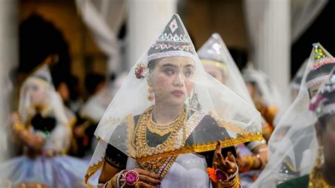 Manipur Traditional Dress Male And Female | Top 10 Costumes of Manipur