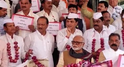 Mumbai Maha Vikas Aghadi Mva Mlas Stage A Protest