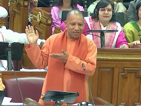 Up Cm Yogi Adityanath Introduces Cabinet Ministers To Uttar Pradesh