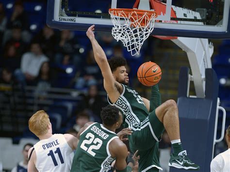 Michigan State Spartans Malik Hall Playing His Basketball