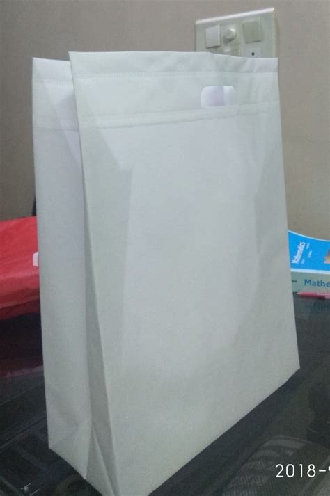 Sky Print Plain D Cut Non Woven Box Bag At Rs 168 Kg In Sonipat Id