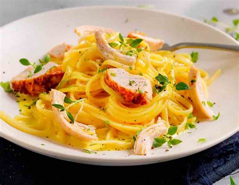 Kremet pasta med grillet kylling oppskrift med kalkulert næringsinnhold