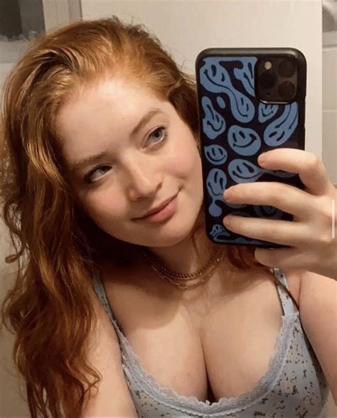 Cute Mirror Selfie [over18] R Selfie