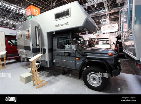 Bimobil Offroad Reisemobil Auf Dem Caravan Salon Ausstellung Am