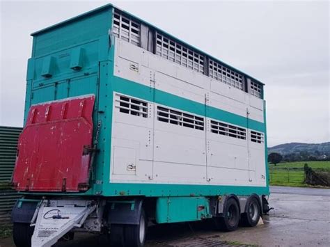 Przyczepa Do Przewozu Zwierz T Pezzaioli Livestock Trailer Na Sprzeda