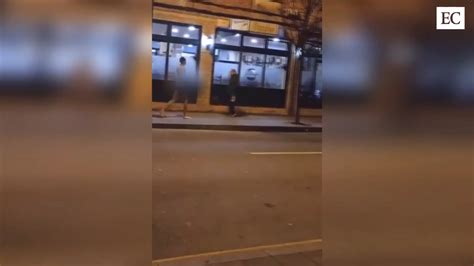 Un Hombre Se Pasea Desnudo Por Las Calles De Gij N El Comercio