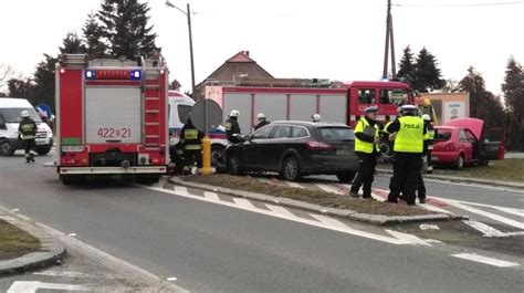 Wypadek na skrzyżowaniu w Reńskiej Wsi Zderzyły się dwa samochody