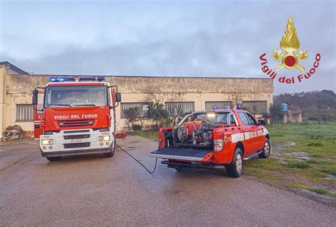 Oristano Incendio In Carrozzeria Intervengono I Vigili Del Fuoco