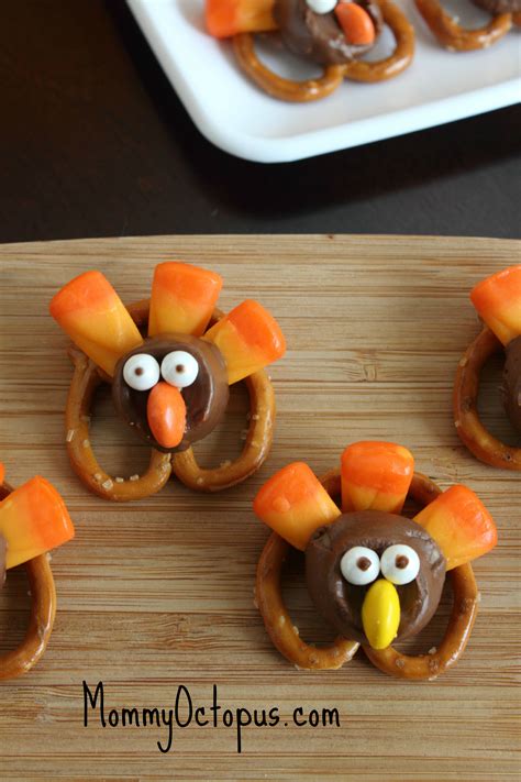 Thanksgiving Pretzel Turkeys