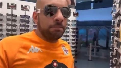 Borja Escalona Vuelve A Las Andadas Roba Unas Gafas De Sol En Valencia