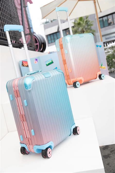 リモワとアレックス・イスラエルがコラボレーション【rimowa × Alex Israel】ウェストコーストの夕日からインスピレーションを得たというコラボデザインスーツケースを発表