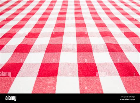 Gingham Tablecloth Hi Res Stock Photography And Images Alamy