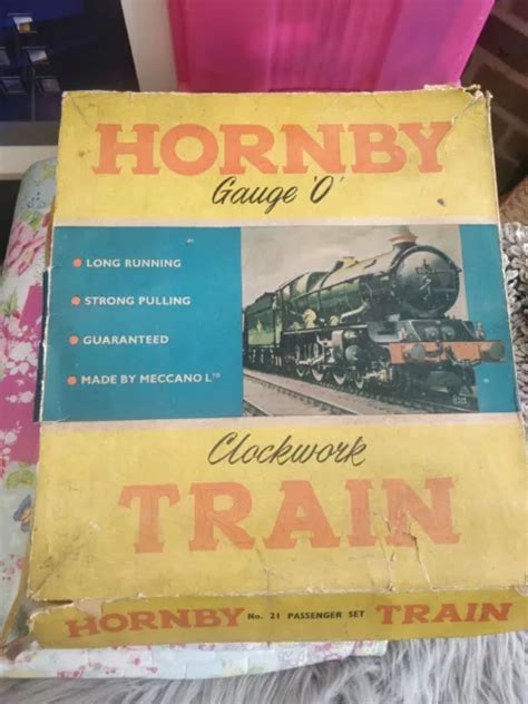 BOXED HORNBY O Gauge Clockwork Passenger Train Set 21 Tin Plate