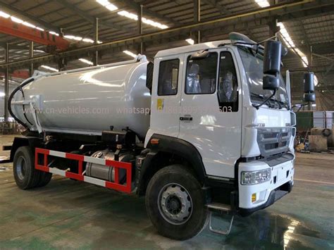 Sinotruck Howo New Model Tyre Lite Vacuum Sewage Suction