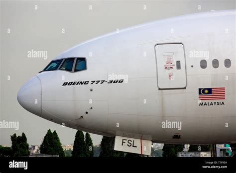 Boeing 777 200 Cockpit