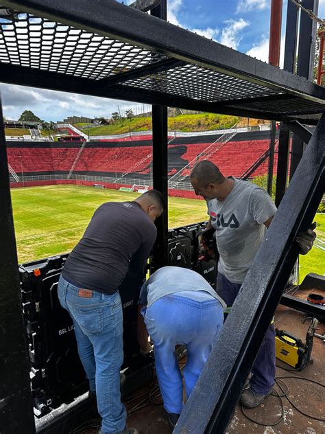 Novo placar eletrônico começa a ser montado no Barradão Arena Rubro Negra