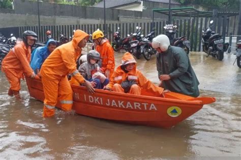 Lima Rt Dan Enam Ruas Jalan Di Dki Jakarta Tergenang Antara News