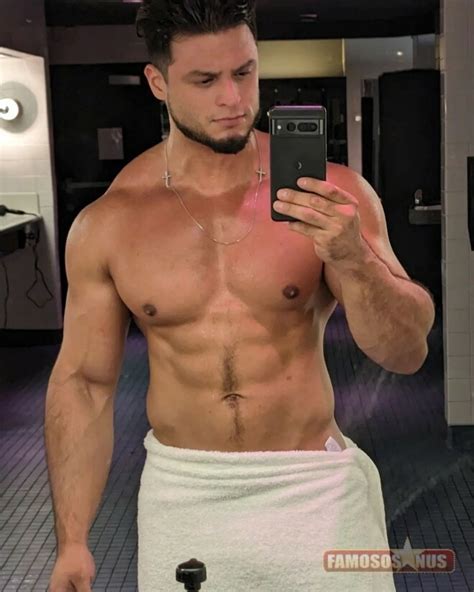 Modelo Fitness Axel Rockham causa em Sextape tiozão