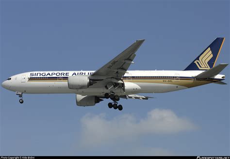 V Srl Singapore Airlines Boeing Er Photo By Aldo Bidini Id