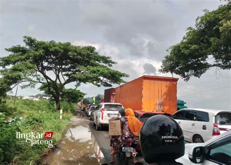 Jalan Pati Rembang Macet Kadishub Jateng Dinilai Gagal Atur Jalur Pantura