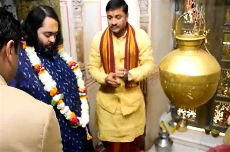 Anant Ambani In Kashi बाबा काशी विश्वनाथ के धाम पहुंचे अनंत अंबानी