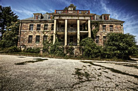 Abandoned Mental Hospital | Maxwell Kruger Photography