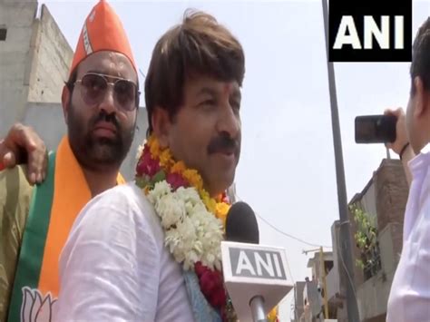 Manoj Tiwari Attacks Kejriwal Says He Has No Right To Enter Cms Office