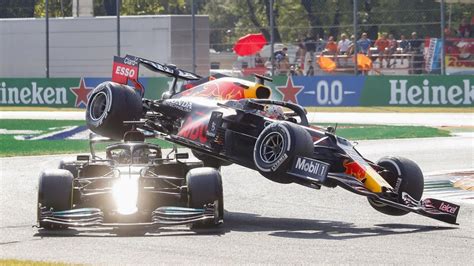 Impresionante Choque Entre Lewis Hamilton Y Max Verstappen Sacude El Gp