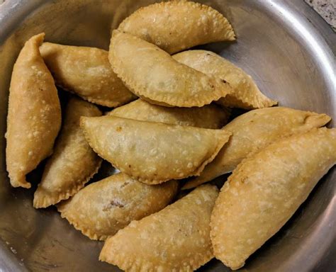 Gujiya Recipe | Mawa Gujiya Recipe | VegeCravings