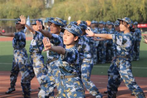 学校举行2020级新生军训成果汇演 山东科技大学学生工作部 处