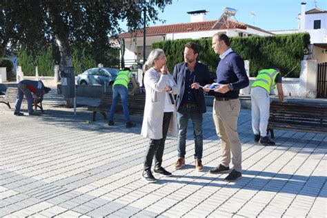 El Ayuntamiento De Cartaya Realiza Obras De Mejora De La Plaza Y El