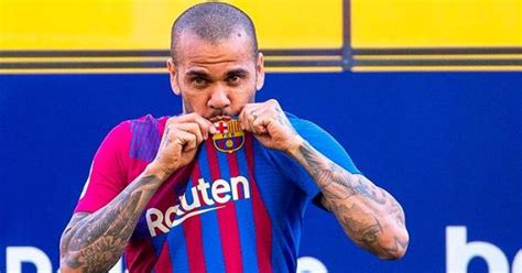 Dani Alves Se Burla Del Piojo Herrera