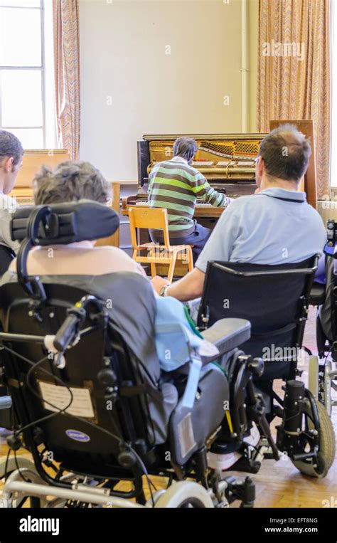 A Pianist Plays Music For Patients In A Hospital Stock Photo Alamy