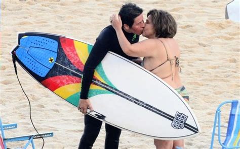 Claudia Rodrigues Fotografada Aos Beijos Namorada Em Dia De Praia