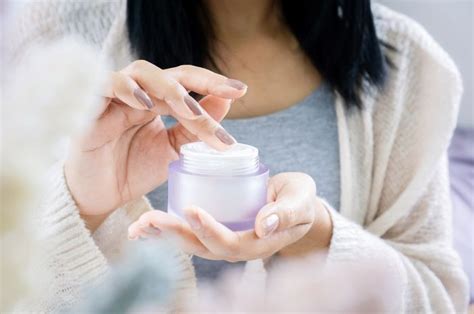 Rekomendasi Moisturizer Lokal Untuk Kulit Sensitif Formulanya Ringan