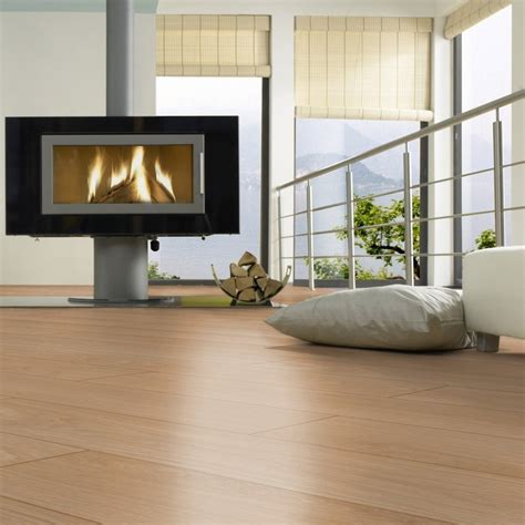 Waveless Nature Oak Exquisite 8mm Laminate Leader Floors