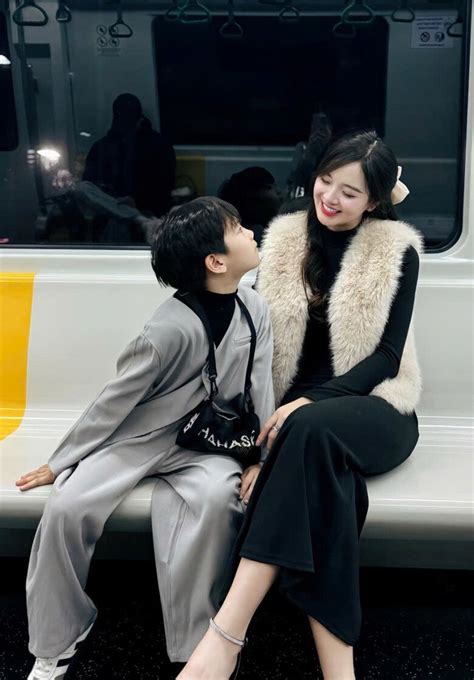 Hot girl dân tộc nổi tiếng MXH năm trước nay làm mẹ đơn thân đẹp