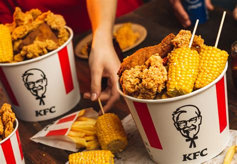 KFC Ile kalorii mają kubełki kanapki wrapy frytki desery