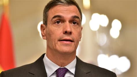 Espagne le Premier ministre Pedro Sánchez décide de rester au pouvoir