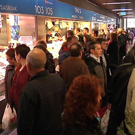 Vídeo Compras navideñas de última hora en los mercados