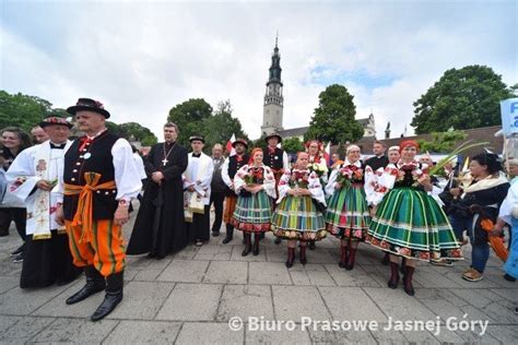 Jask Ka Pielgrzymek Dotar A Na Jasn G R Owiczanie U St P Matki