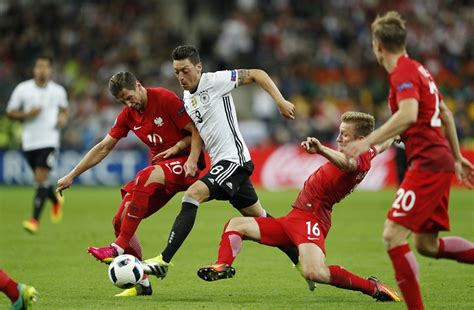 Germany vs Poland Euro 2016 highlights: Defence rules as neighbours ...