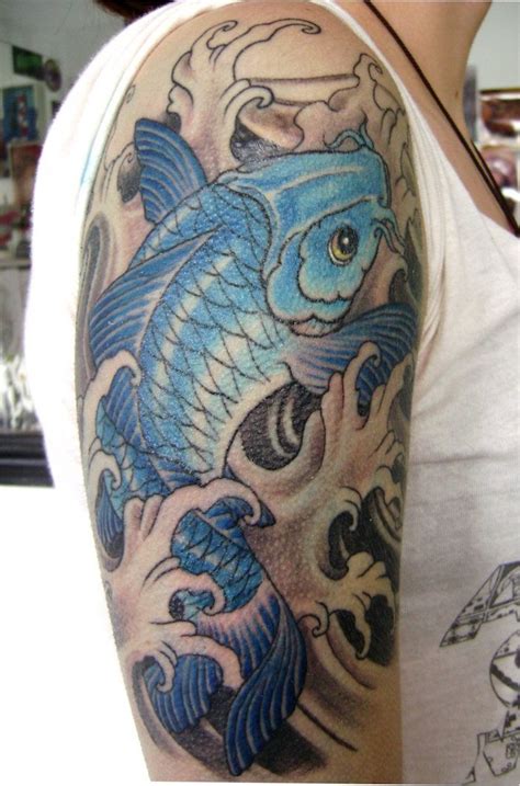 Tatouage De Carpe Bleu Bras Homme Epaule Japanese Koi Fish Tattoo