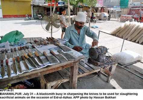 Bahawalpur July A Blacksmith Busy In Sharpening The Knives To Be