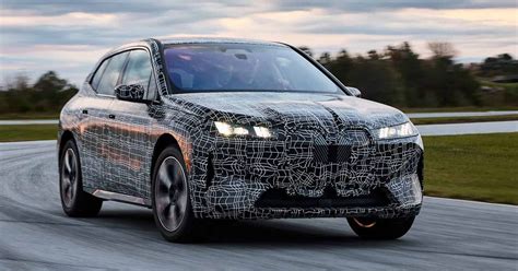 Il crossover elettrico BMW iX 2026 aggiornato quali sono le novità in