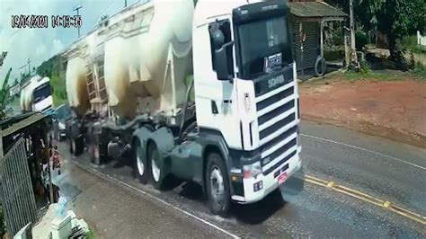 Carro é esmagado por carreta carregada cimento na BR 316 YouTube