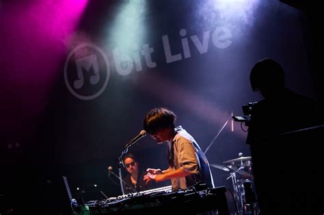 Original Love Jazz Trioとstutsが共演、『m Bit Live 1』のオフィシャルレポートが到着 ライブ映像を期間